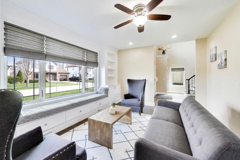 Tiny photo for 421 W Hawthorne Street, Arlington Heights, IL 60004 (MLS # 12602630)