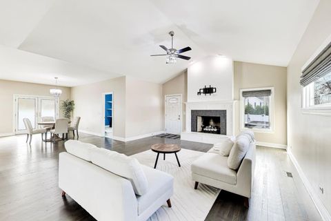 Tiny photo for 421 W Hawthorne Street, Arlington Heights, IL 60004 (MLS # 12602630)