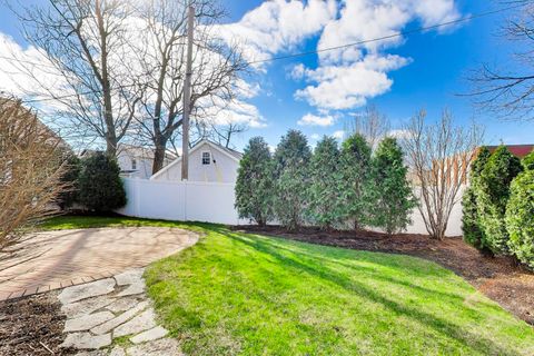 Tiny photo for 421 W Hawthorne Street, Arlington Heights, IL 60004 (MLS # 12602630)