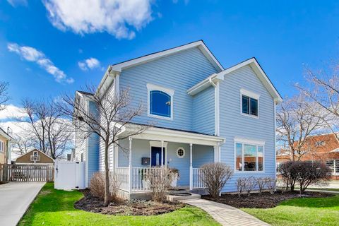 Tiny photo for 421 W Hawthorne Street, Arlington Heights, IL 60004 (MLS # 12602630)