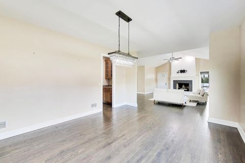 Tiny photo for 421 W Hawthorne Street, Arlington Heights, IL 60004 (MLS # 12602630)