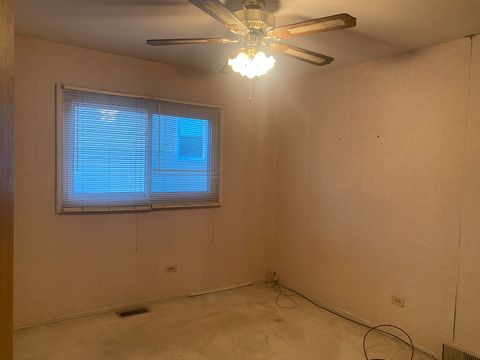 Tiny photo for 1079 S Lewis Avenue, Lombard, IL 60148 (MLS # 12526474)