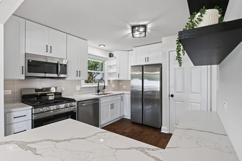 Tiny photo for 7725 NARRAGANSETT Avenue, Burbank, IL 60459 (MLS # 12709098)