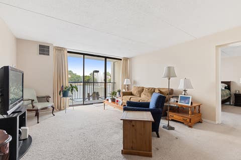 Tiny photo for 2005 S Finley Road #103, Lombard, IL 60148 (MLS # 12712106)