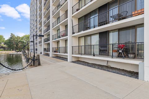 Tiny photo for 2005 S Finley Road #103, Lombard, IL 60148 (MLS # 12712106)