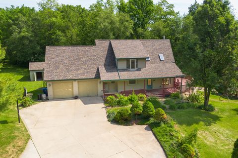 Photo of 951 26th Street, Lasalle, IL 61301 (MLS # 12661881)