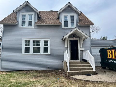 Photo of 138 N Smith Street, Aurora, IL 60505 (MLS # 12591866)