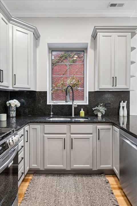 Tiny photo for 4932 N Harding Avenue #3N, Chicago, IL 60625 (MLS # 12769070)