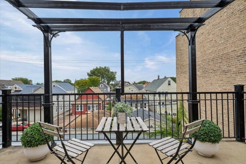 Tiny photo for 4932 N Harding Avenue #3N, Chicago, IL 60625 (MLS # 12769070)