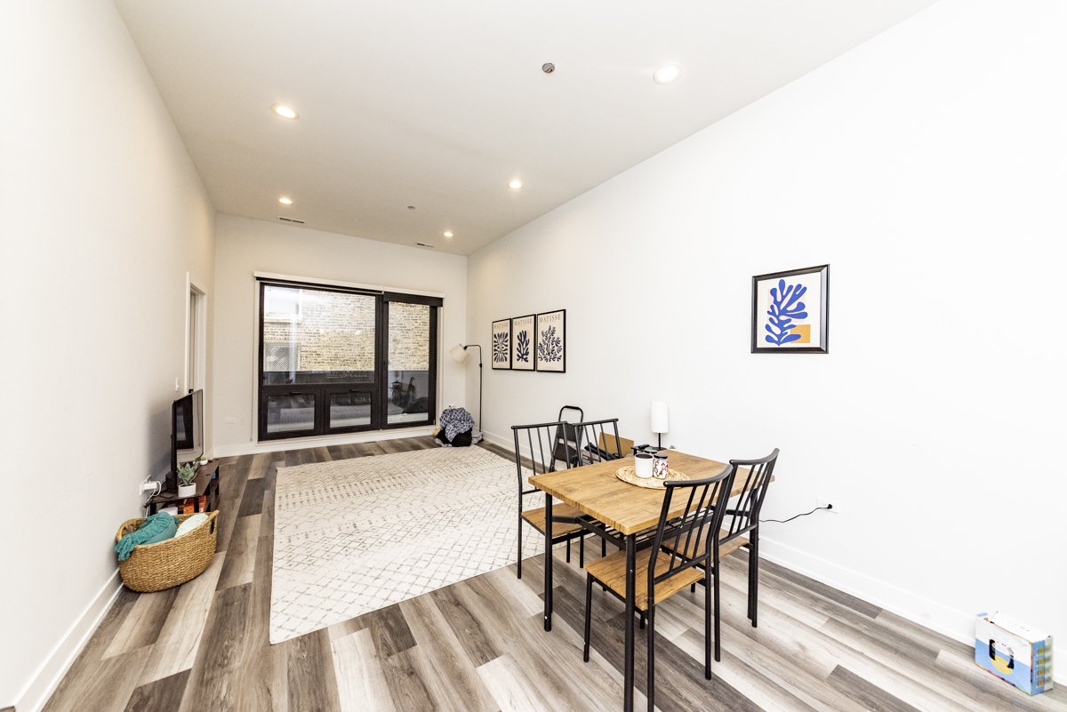 2317 N Clark Street 307