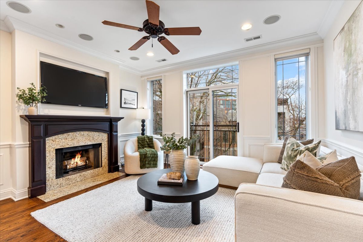 929 W Montana Street 4W