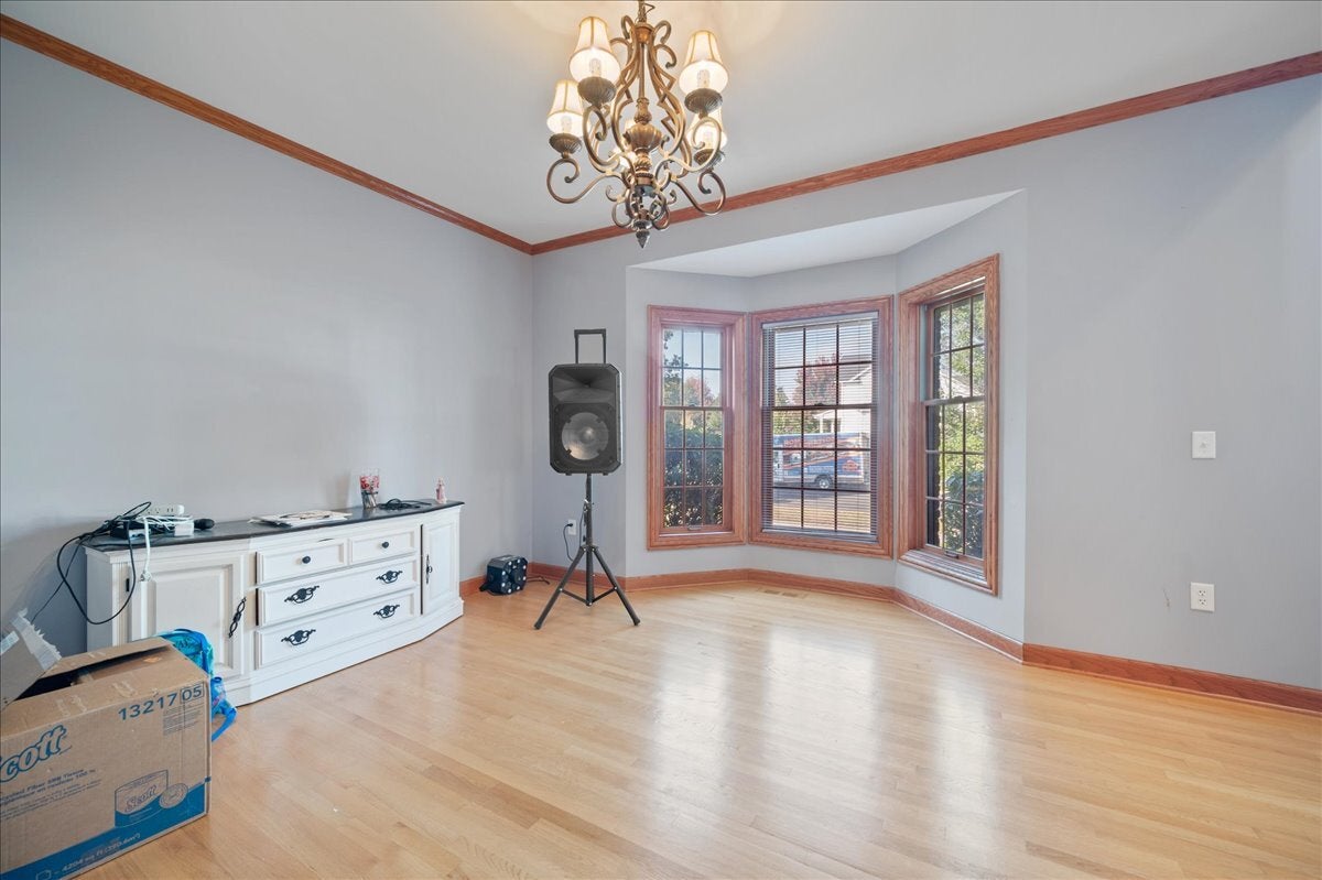 1084 Redwood Drive