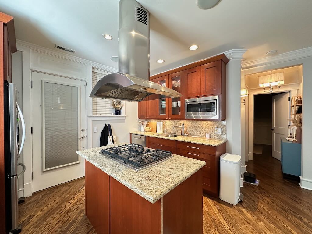 1406 W Cornelia Avenue 2