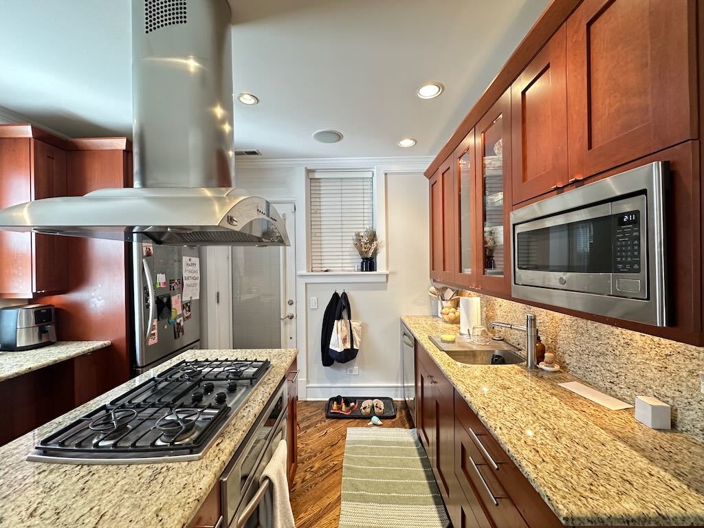 1406 W Cornelia Avenue 2