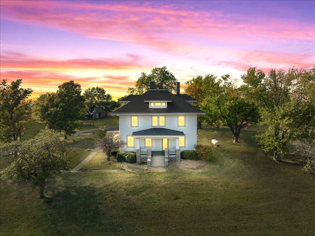 Photo for 29758 N 2850 East Road, Chenoa, IL 61726 (MLS # 12494133)
