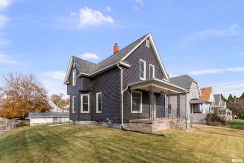 Tiny photo for 1703 18TH Avenue, Moline, IL 61265 (MLS # QC4269518)