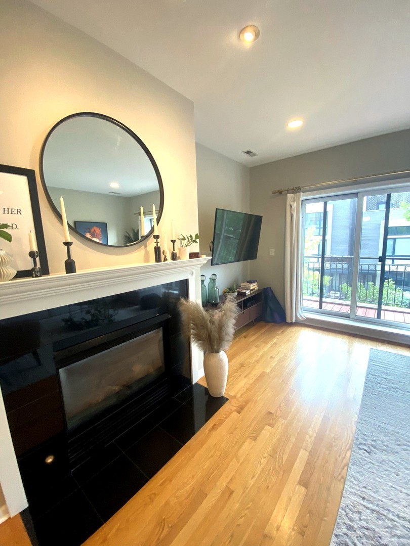 2236 W ARMITAGE Avenue 304