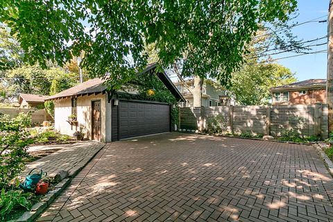 Tiny photo for 82 Lawton Road, Riverside, IL 60546 (MLS # 12615235)