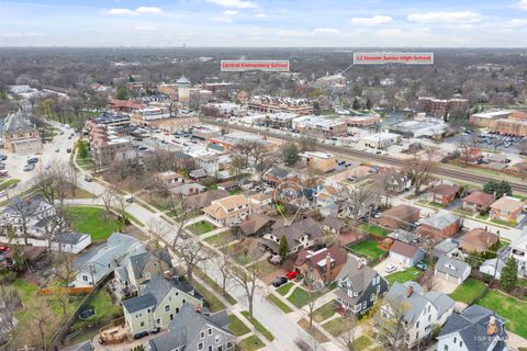 Tiny photo for 82 Lawton Road, Riverside, IL 60546 (MLS # 12615235)