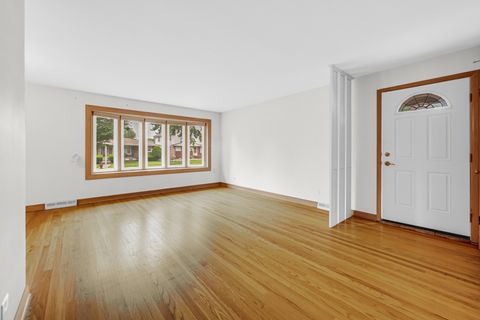 Tiny photo for 10021 Cook Avenue, Oak Lawn, IL 60453 (MLS # 12473810)