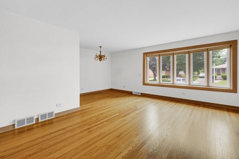 Tiny photo for 10021 Cook Avenue, Oak Lawn, IL 60453 (MLS # 12473810)