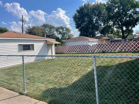 Tiny photo for 12901 S Muskegon Avenue, Chicago, IL 60633 (MLS # 12490797)