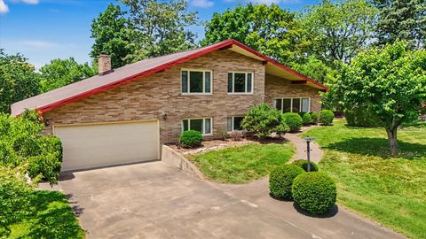 Tiny photo for 1803 Golfview Drive, Urbana, IL 61801 (MLS # 12665197)