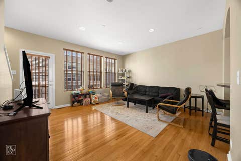Tiny photo for 706 E Wing Street, Arlington Heights, IL 60004 (MLS # 12733097)