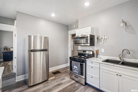 Tiny photo for 1118 W 15TH Street, Davenport, IA 52804 (MLS # QC4269457)