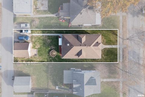 Tiny photo for 1118 W 15TH Street, Davenport, IA 52804 (MLS # QC4269457)