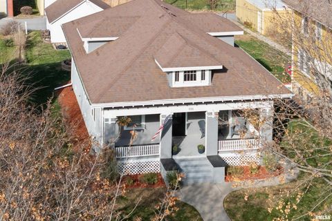 Tiny photo for 1118 W 15TH Street, Davenport, IA 52804 (MLS # QC4269457)