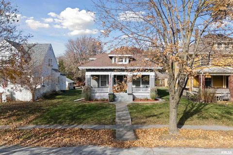 Tiny photo for 1118 W 15TH Street, Davenport, IA 52804 (MLS # QC4269457)