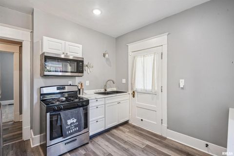 Tiny photo for 1118 W 15TH Street, Davenport, IA 52804 (MLS # QC4269457)