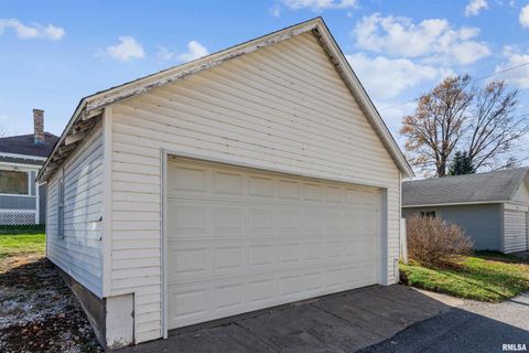 Tiny photo for 1118 W 15TH Street, Davenport, IA 52804 (MLS # QC4269457)