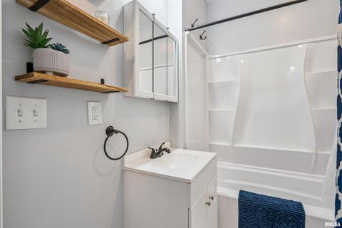 Tiny photo for 1118 W 15TH Street, Davenport, IA 52804 (MLS # QC4269457)