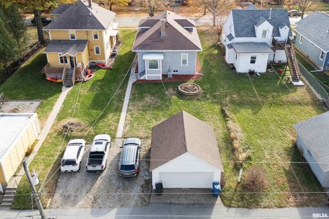 Tiny photo for 1118 W 15TH Street, Davenport, IA 52804 (MLS # QC4269457)