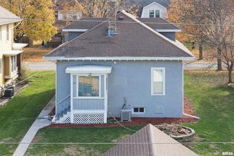 Tiny photo for 1118 W 15TH Street, Davenport, IA 52804 (MLS # QC4269457)