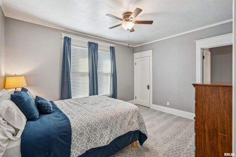 Tiny photo for 1118 W 15TH Street, Davenport, IA 52804 (MLS # QC4269457)