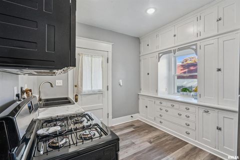 Tiny photo for 1118 W 15TH Street, Davenport, IA 52804 (MLS # QC4269457)