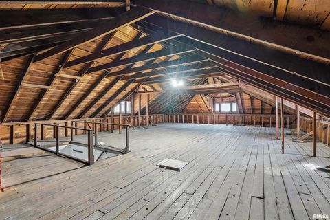 Tiny photo for 1118 W 15TH Street, Davenport, IA 52804 (MLS # QC4269457)