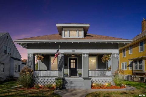 Photo of 1118 W 15TH Street, Davenport, IA 52804 (MLS # QC4269457)