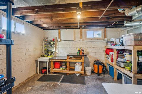 Tiny photo for 1118 W 15TH Street, Davenport, IA 52804 (MLS # QC4269457)