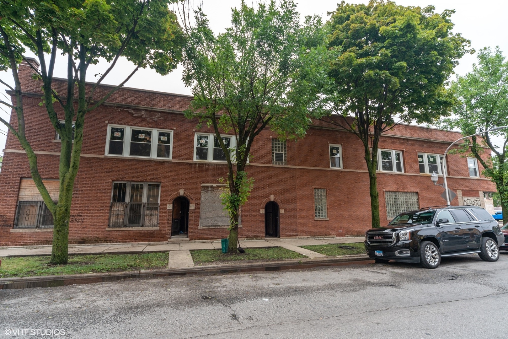 5256 W Chicago Avenue