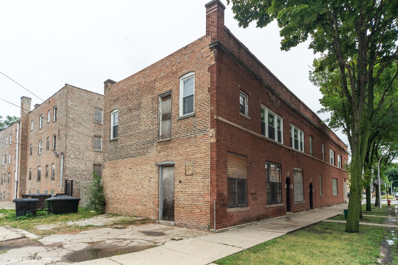 5256 W Chicago Avenue