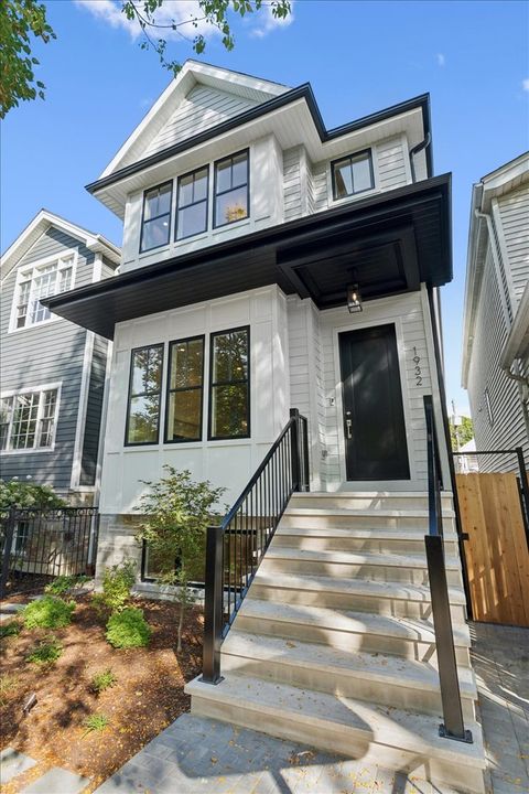 1932 W Wolfram Street Chicago IL 60657
