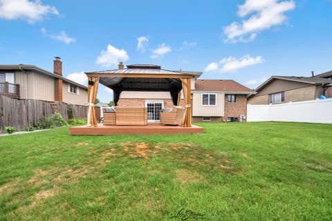 Tiny photo for 15524 Pine Road, Oak Forest, IL 60452 (MLS # 12471187)