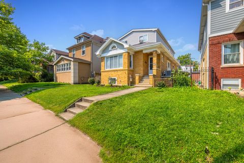 Tiny photo for 4938 N Central Park Avenue, Chicago, IL 60625 (MLS # 12459729)