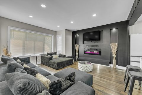 Tiny photo for 4938 N Central Park Avenue, Chicago, IL 60625 (MLS # 12459729)