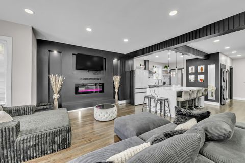 Tiny photo for 4938 N Central Park Avenue, Chicago, IL 60625 (MLS # 12459729)