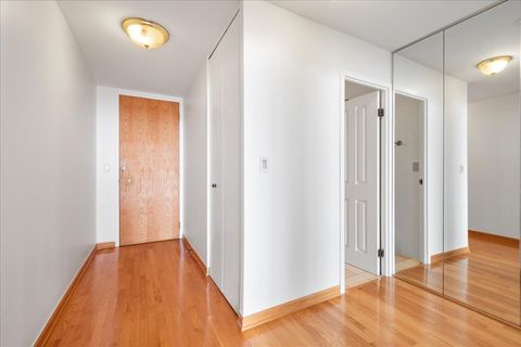 Tiny photo for 6033 N Sheridan Road #34M, Chicago, IL 60660 (MLS # 12577809)